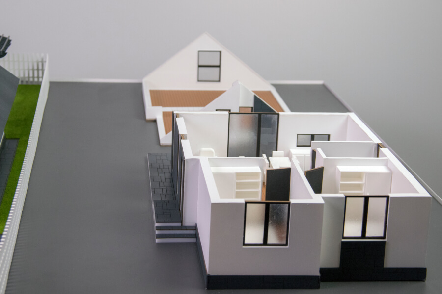 Demountable scale model of a house